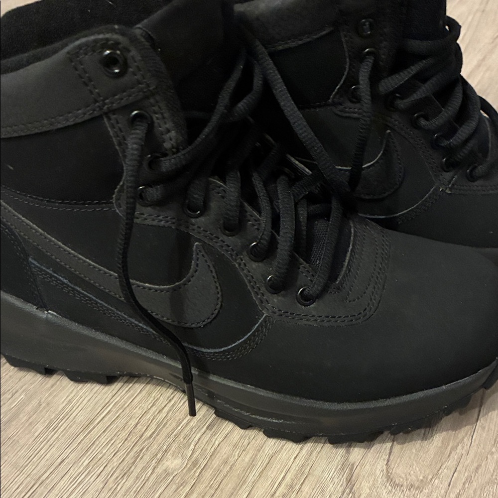Black nike  High-Top Sneaker boots